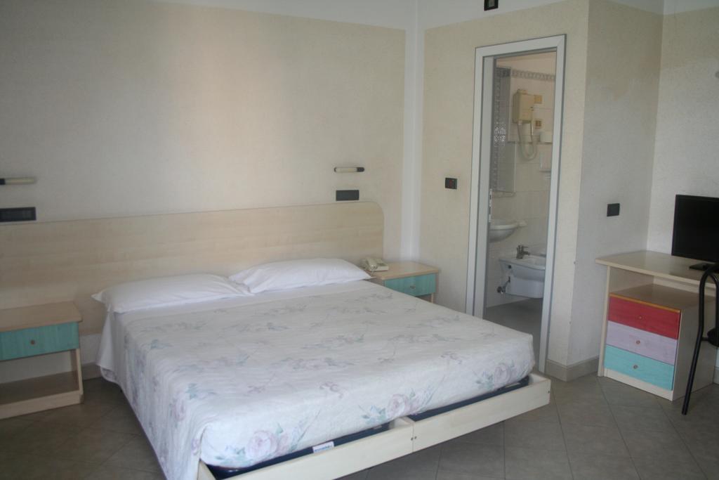 Hotel Saint Tropez Riccione Habitación foto