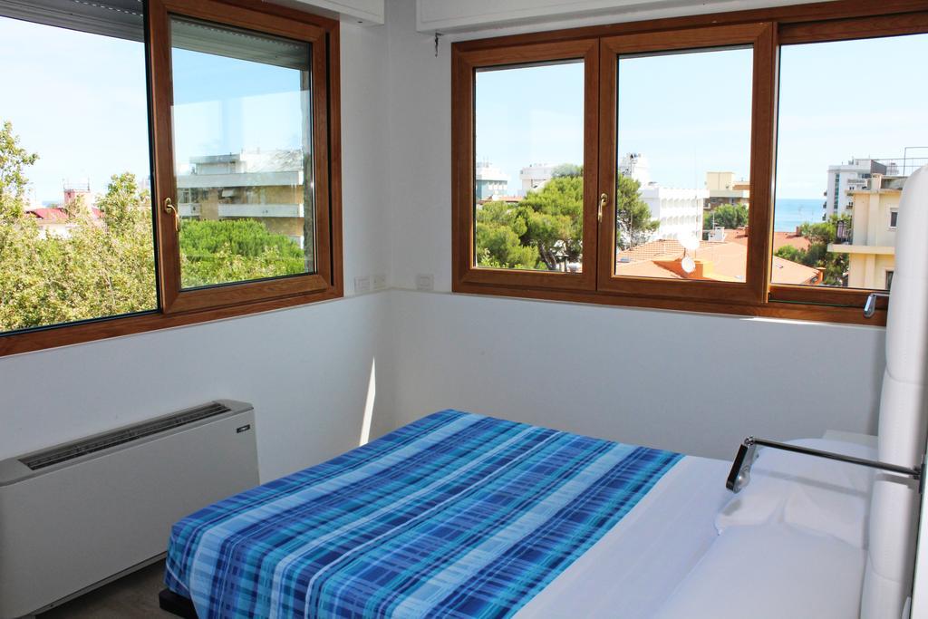 Hotel Saint Tropez Riccione Exterior foto