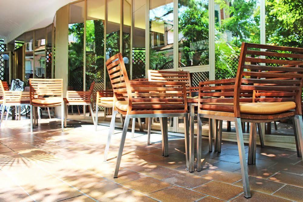Hotel Saint Tropez Riccione Exterior foto
