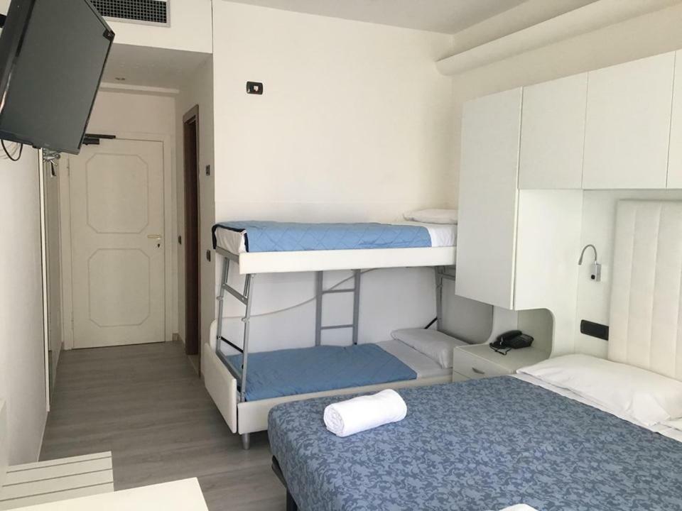 Hotel Saint Tropez Riccione Exterior foto