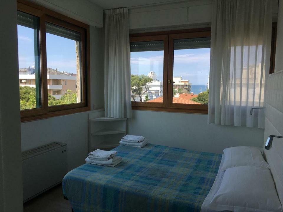 Hotel Saint Tropez Riccione Exterior foto